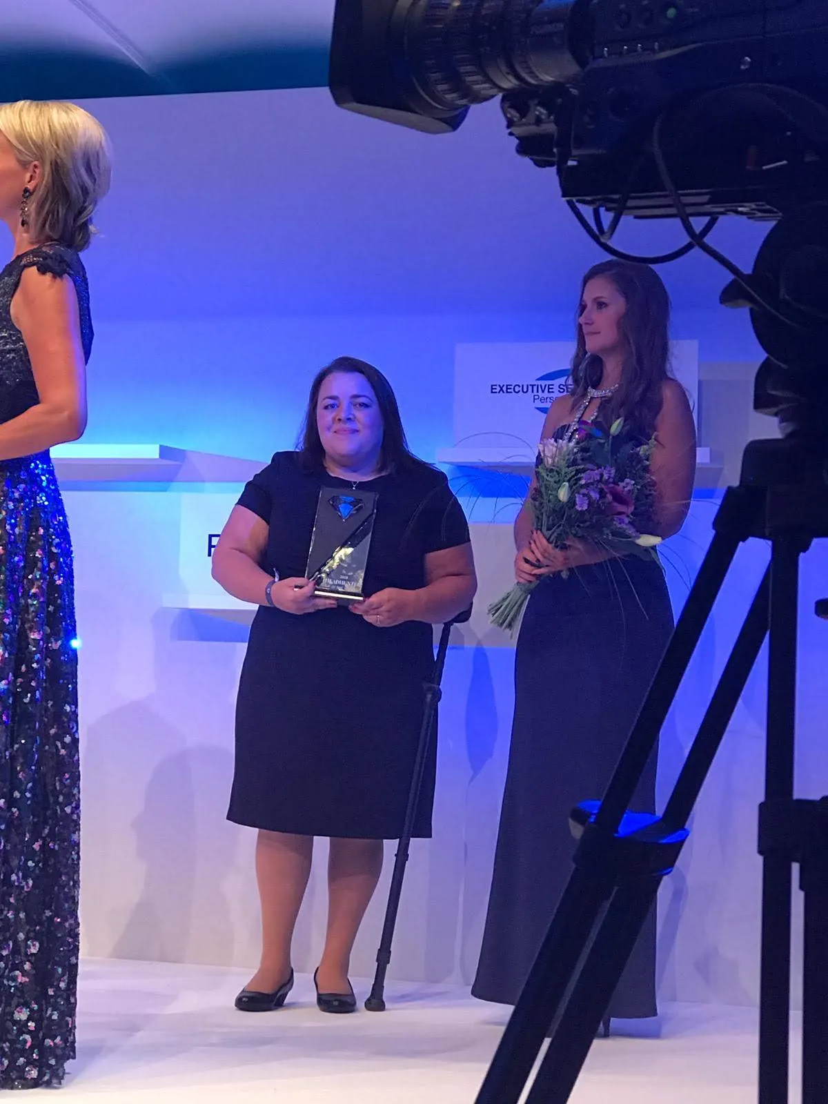 Susann mit dem Headhunter-of-the-Year-Award 2018